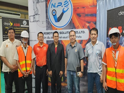 ผู้บริหารเข้าเยี่ยมชม การฝึกอบรม และการทดสอบการควบคุมหุ่นยนต์อุตสาหกรรม ABB
