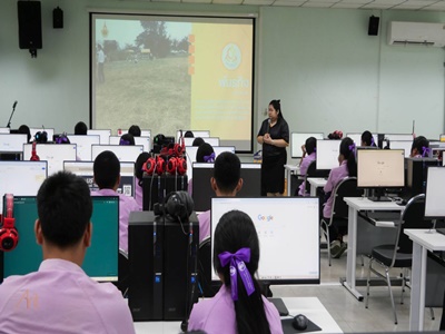 บุคลากร คอ. แนะแนวการศึกษาต่อ เพื่อประชาสัมพันธ์การศึกษาต่อ ประจำปีการศึกษา 2569