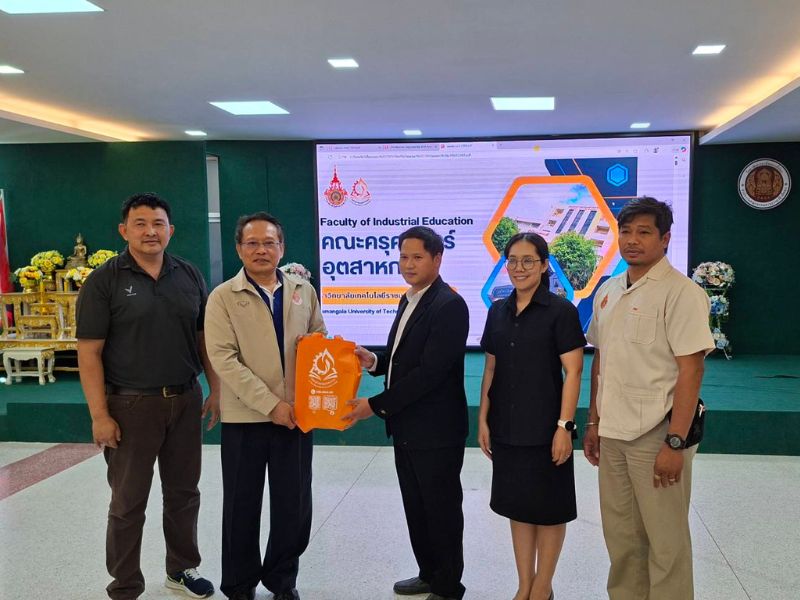 บุคลากร คอ.ออกแนะแนวการศึกษาต่อ ประจำปีการศึกษา 2569 วิทยาลัยการอาชีพสองพี่น้อง จังหวัดสุพรรณบุรี