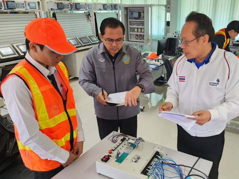 บุคลากร คอ. ร่วมเป็นผู้ทดสอบ PLC ระดับ2 ให้ผู้บุคคลทั่วไปและพนักงานในสถานประกอบการ