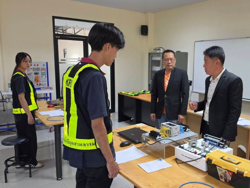 บุคลากร คอ.ได้รับเชิญเป็นผู้ทดสอบ PLC ให้กับนักศึกษา คณะเทคโนโลยีอุตสาหกรรม มหาวิทยาลัยราชภัฏกาญจนบุรี