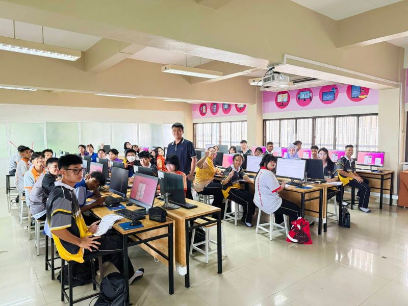 บุคลากร คอ. เป็นวิทยากรค่ายส่งเสริมวิชาการ เรื่อง การเขียนโปรแกรมคอมพิวเตอร์ทางวิศวกรรม ณ โรงเรียนวชิรธรรมสาธิต แขวงบางจาก เขตพระโขนง กรุงเทพมหานคร