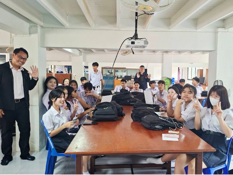 บุคลากร คอ. ออกแนะแนวการศึกษาต่อ ประจำปีการศึกษา 2570 โรงเรียนสามชุกรัตนโภคาราม อำเภอสามชุก จังหวัดสุพรรณบุรี (วันที่ 5)