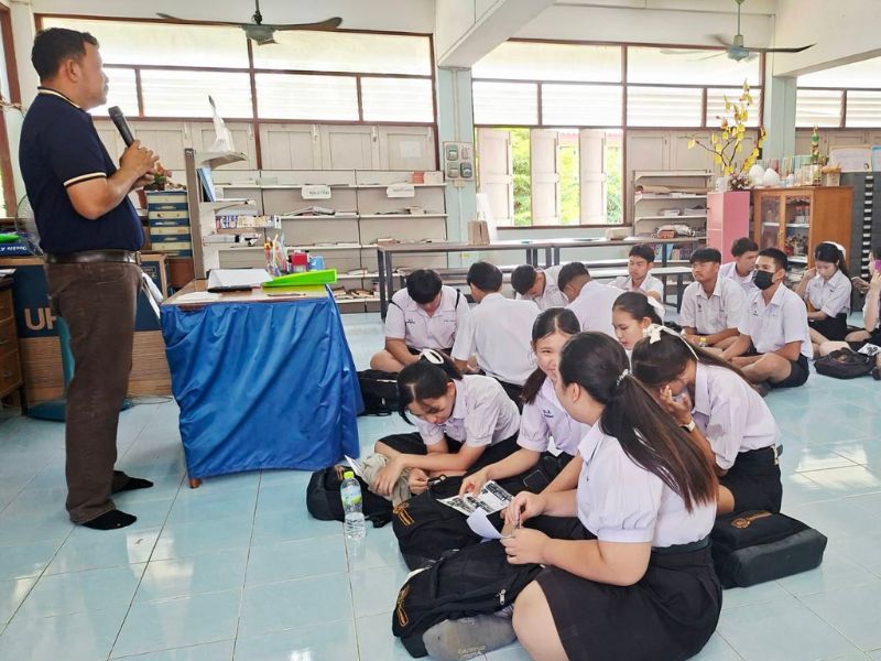 บุคลากร คอ. ออกแนะแนวการศึกษาต่อ ประจำปีการศึกษา 2570 โรงเรียนบางระจันวิทยา อำเภอบางระจัน จังหวัดสิงห์บุรี