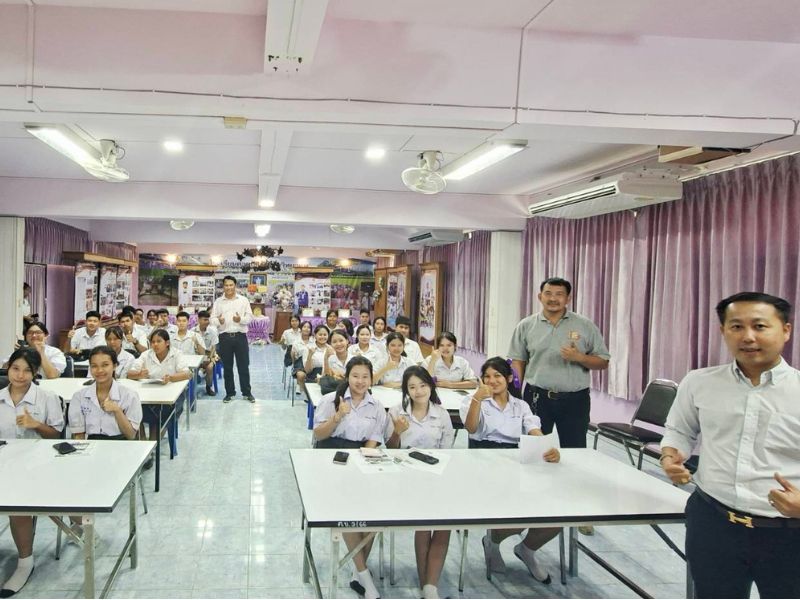 บุคลากร คอ. ออกแนะแนวการศึกษาต่อ ประจำปีการศึกษา 2570 โรงเรียนค่ายบางระจันวิทยา อำเภอค่ายบางระจัน จังหวัดสิงห์บุรี