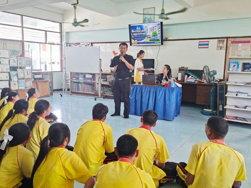 บุคลากร คอ. ออกแนะแนวการศึกษาต่อ ประจำปีการศึกษา 2570 โรงเรียนบางระจันวิทยา อำเภอบางระจัน จังหวัดสิงห์บุรี วันที่ 3