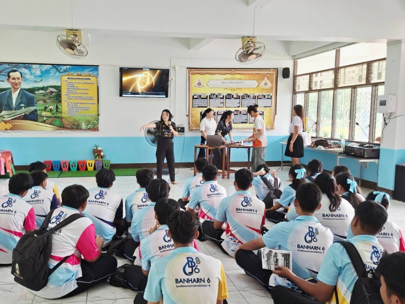 บุคลากร คอ. ออกแนะแนวการศึกษาต่อ ประจำปีการศึกษา 2570 โรงเรียนบรรหารแจ่มใสวิทยา 6 อำเภอสามชุก จังหวัดสุพรรณบุรี