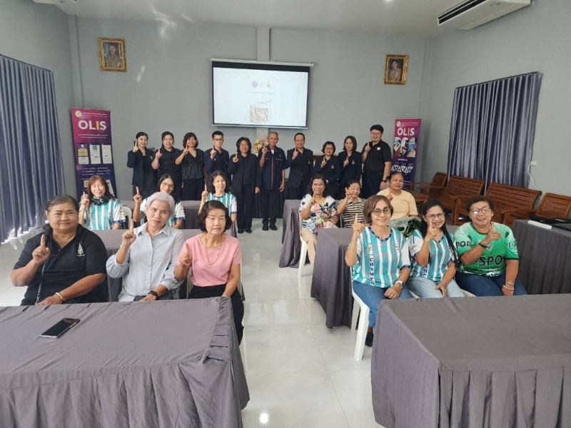 บุคลากร คอ. ลงพื้นที่ให้คำปรึกษาผลงานนวัตกรรม “ผ้าคลุมไหล่ Eco Print จากกระท้อนทองใบใหญ่” ตำบลบางพลับ อำเภอโพธิ์ทอง จังหวัดอ่างทอง